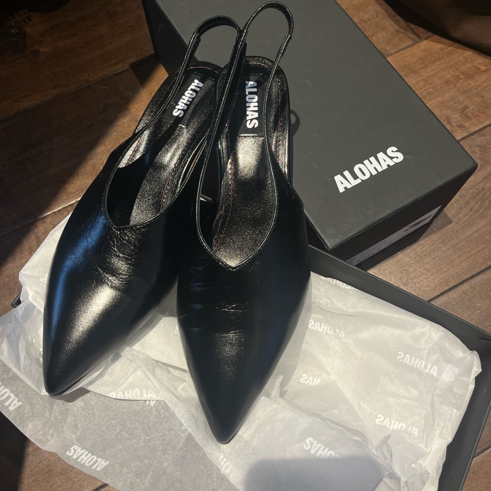 ALOHAS Black Pointed Slingback Heels